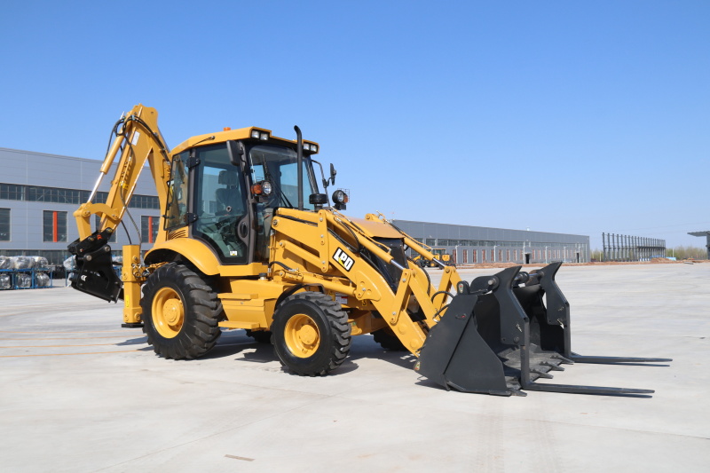 Экскаватор-погрузчик SADIN 388T-K, эксплуатационная масса 8200 ± 50 кг