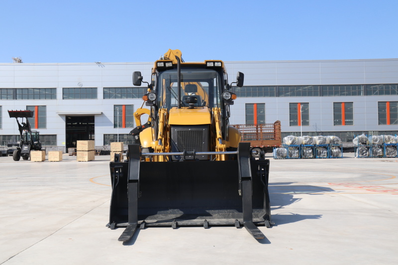 Экскаватор-погрузчик SADIN 388T-K, эксплуатационная масса 8200 ± 50 кг