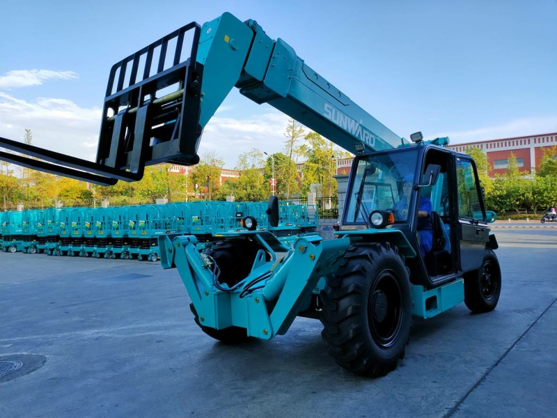 Телескопический погрузчик Sunward SWTH3915, грузоподъемность 4000 кг