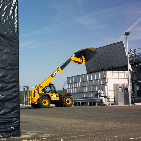 Телескопический погрузчик JCB 550-80, грузоподъемность 4999 кг