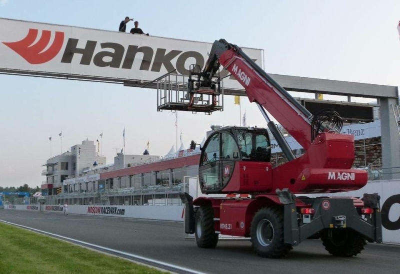 Поворотный телескопический погрузчик MAGNI RTH 6.21, грузоподъемность 6000 кг