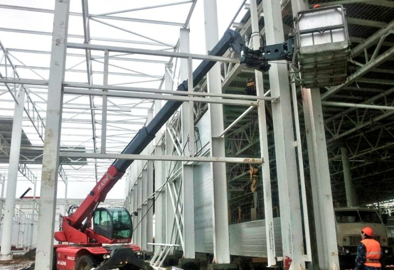 Поворотный телескопический погрузчик MAGNI RTH 6.21, грузоподъемность 6000 кг