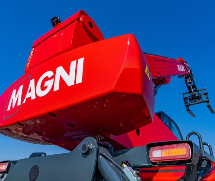 Телескопический погрузчик MAGNI RTH 8.35, грузоподъемность 8000 кг