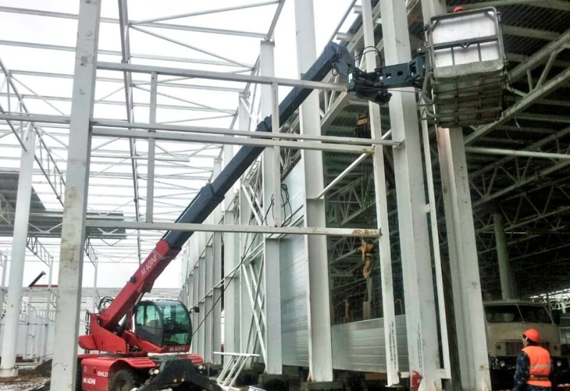 Поворотный телескопический погрузчик MAGNI RTH 6.46, грузоподъемность 6000 кг