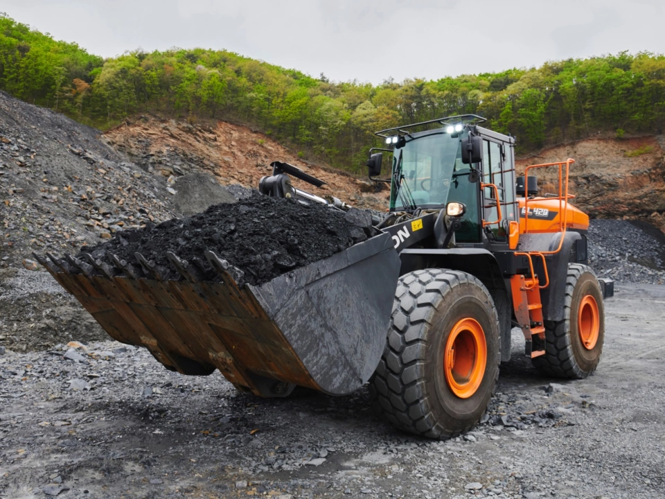 Фронтальный погрузчик DEVELON DL420A-7M