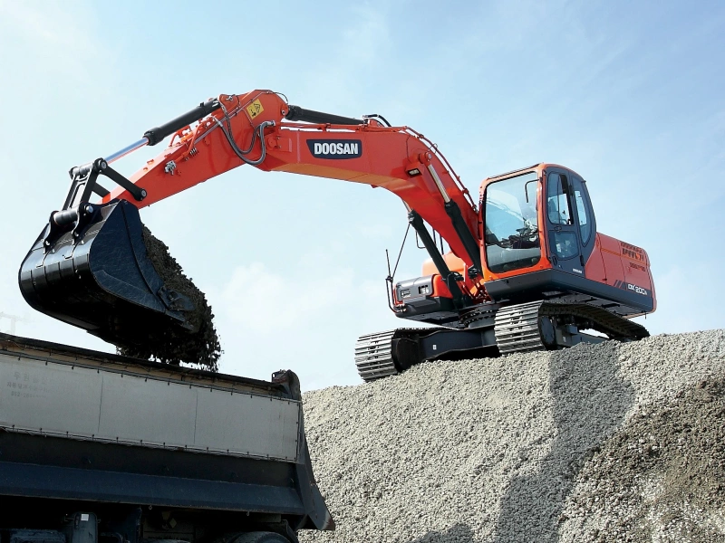Гусеничный экскаватор DEVELON DX210-7M, мощность двигателя 157 л.с.