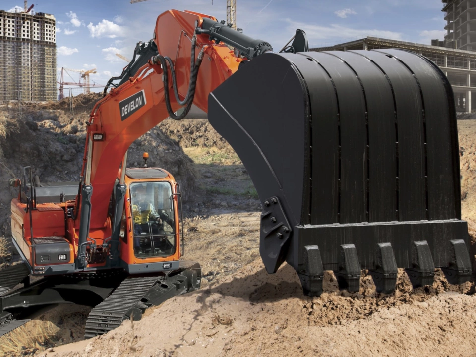 Гусеничный экскаватор DEVELON DX260LC-7M, мощность двигателя 190 л.с.