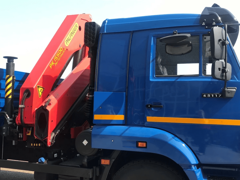 Кран-манипулятор КМУ Palfinger серии 15500 на шасси КамАЗ 65117