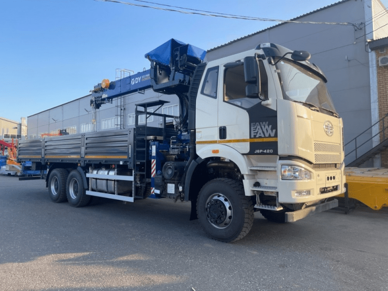 Кран-манипулятор Dong Yang DONGYANG 1966 с буром на шасси FAW J6 CA3250
