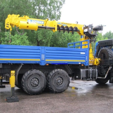 Кран-манипулятор Soosan SCS 866 LS Top с буром на шасси КамАЗ 43118-50