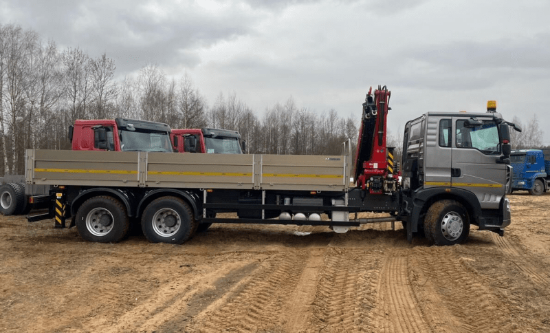 Кран-манипулятор SUNHUNK K168 на шасси HOWO ZZ5257 6×4, борт 6800 мм