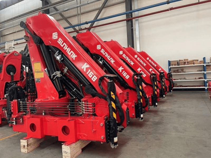 Кран-манипулятор SUNHUNK K168 на шасси HOWO ZZ5257 6×4, борт 6800 мм