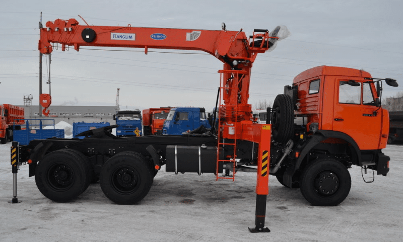 Кран-манипулятор КМУ Kanglim 1256 G2 на шасси КамАЗ 65117