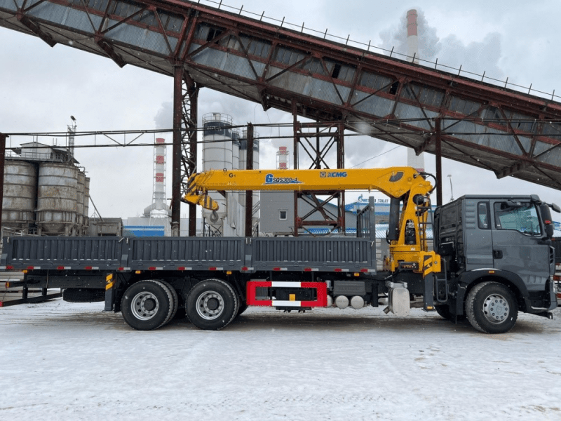 Кран-манипулятор XCMG SQS300-4 (SQS300E) 12 тонн на шасси HOWO T5G 6×4