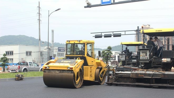 Каток тандемный BOMAG BW 203 AD-4 AM