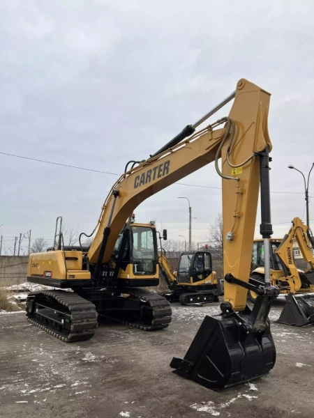 Гусеничные экскаваторы Одноковшовые строительные экскаваторыCarter CT195-8С, тип двигателя Дизельный жидкостного охлаждения, мощность двигателя 120 / 163.15 кВт / л/с, емкость ковша 0.8 м3, эксплуатационная масса 20500 кг