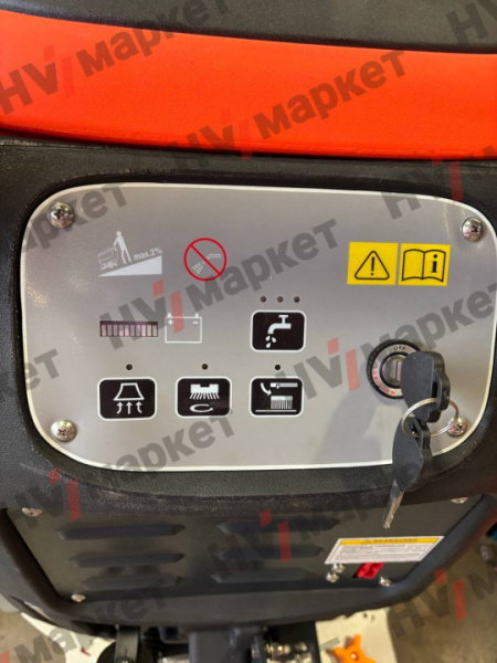 Поломойки с местом оператора Noblelift Поломоечная машина NB530, объем бака для чистой воды 50 л, площадь уборки макс 1800 м2, время работы 4 ч.