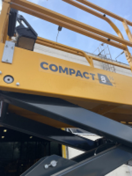 Ножничный подъемник Compact Haulotte 8 N, грузоподъемность 350 кг, рабочая высота 8 м, размер платформы 2.3 х 0.8 м